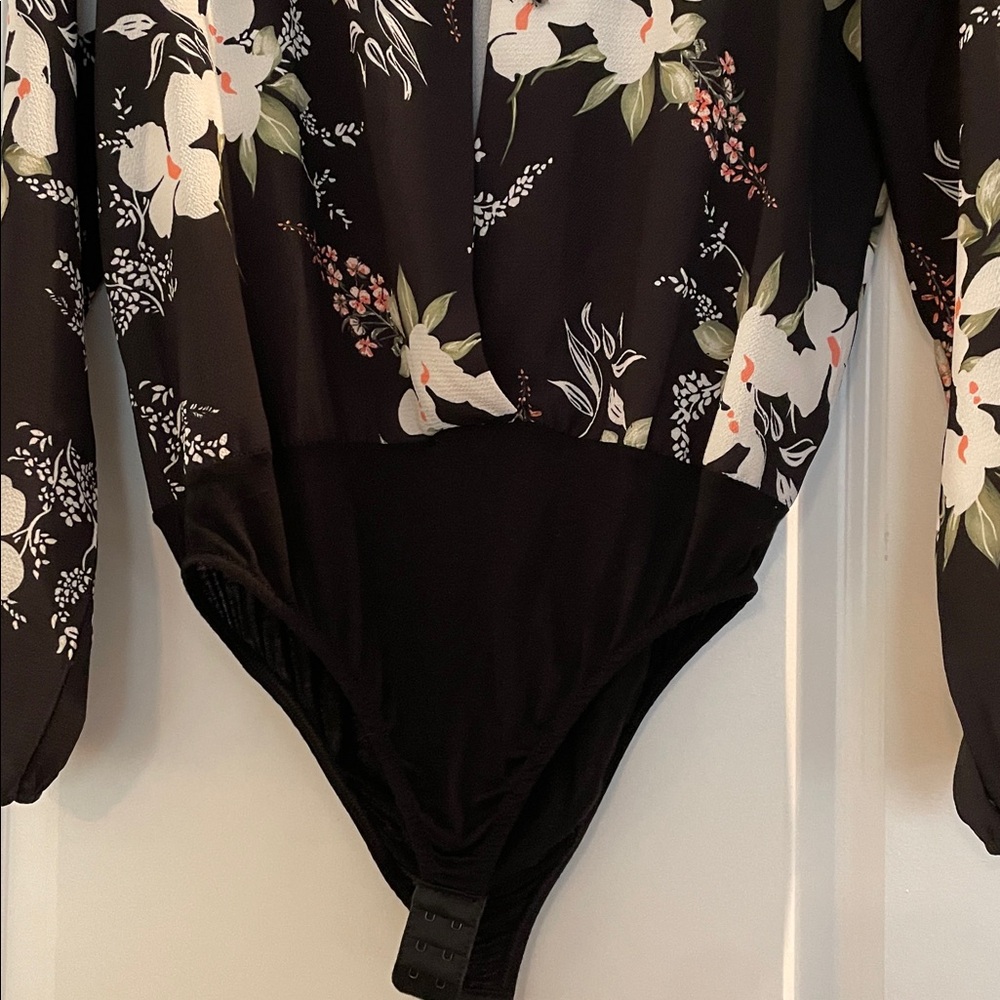 Boohoo Women’s Body Suit Size 10=L  Floral Black Background Ties Round Neckline - Picture 7 of 11